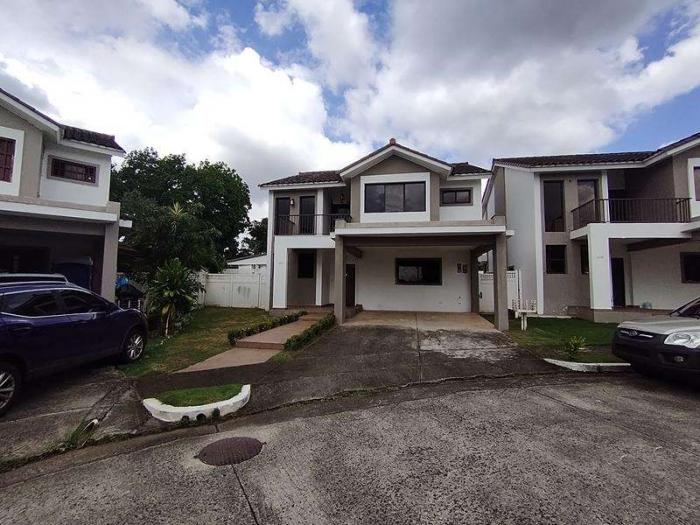 Venta de casa en ph mont blanc, brisas del golf