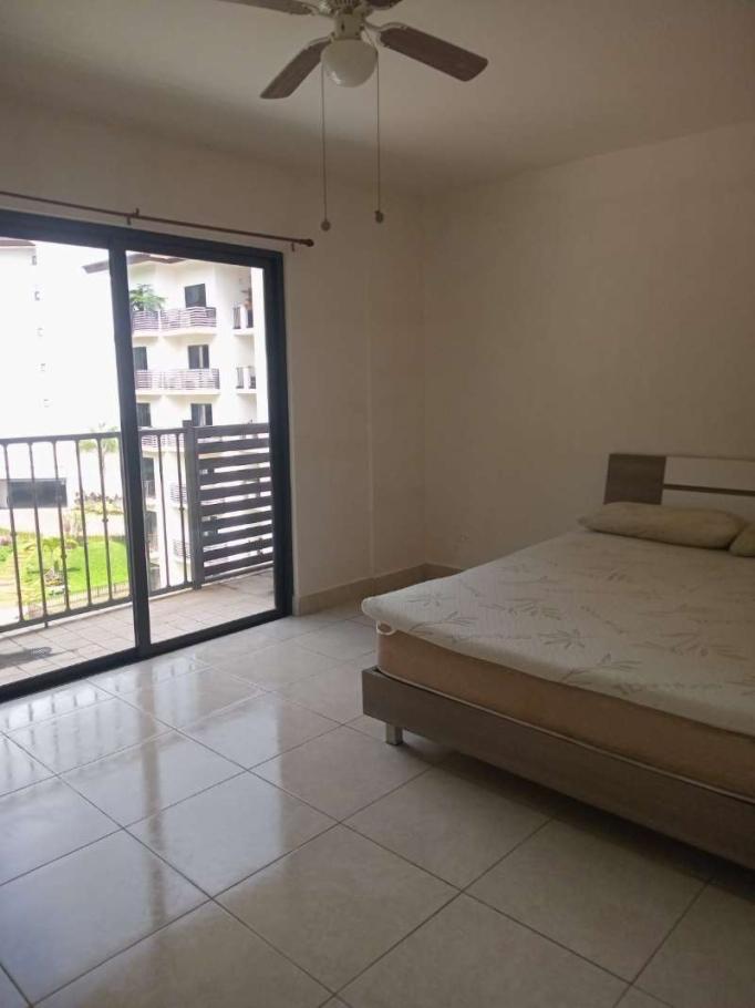 Venta de apartamento en ph embassy village, ancón