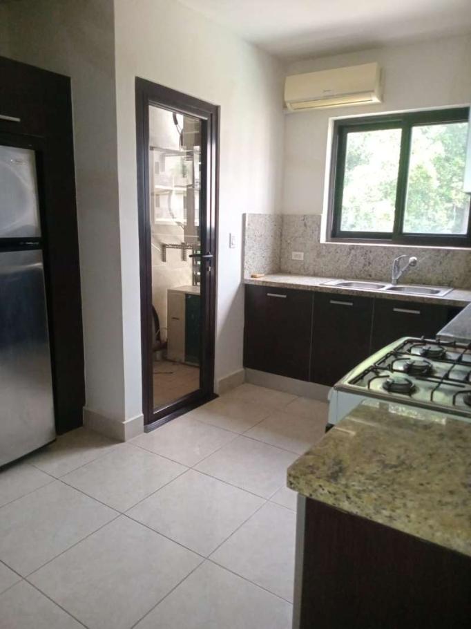 Venta de apartamento en ph embassy village, ancón