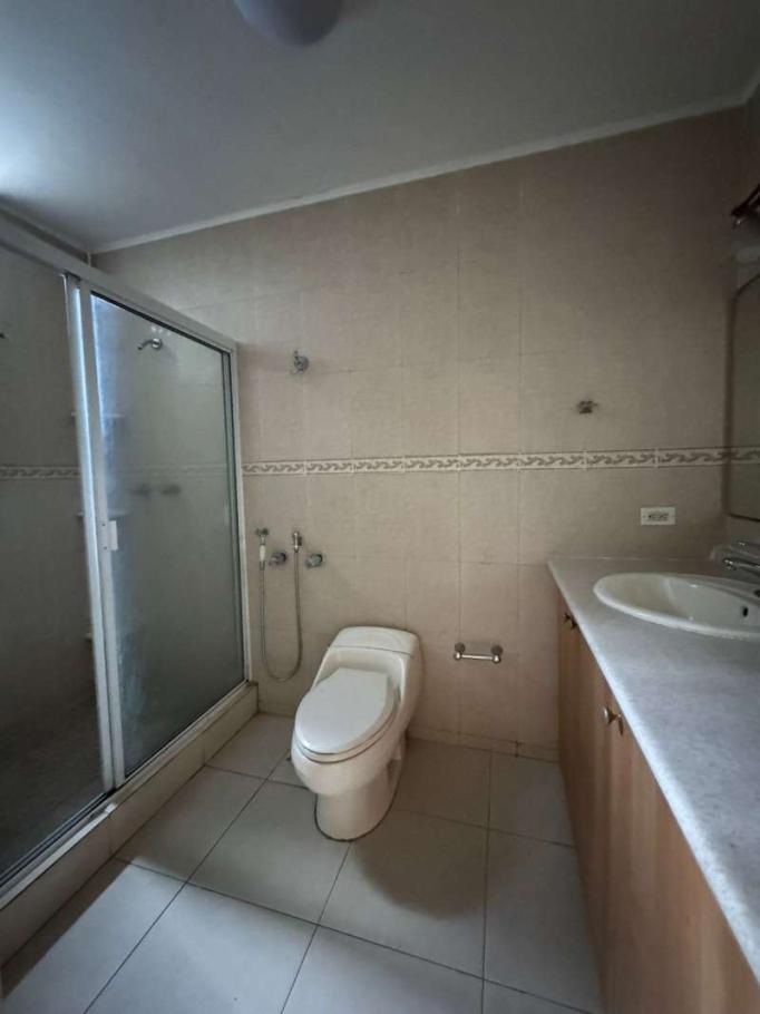 Venta en ph aurora tower, bella vista
