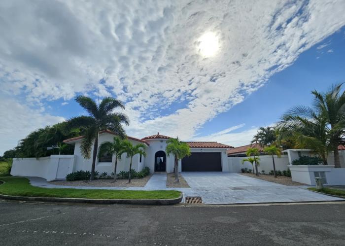 Venta de lujosa casa en vista mar, san carlos, panamá
