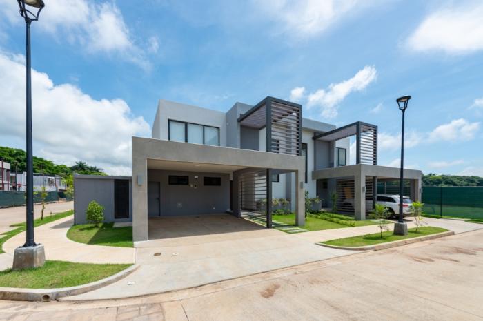 Venta de casa duplex explora en panama pacifico 