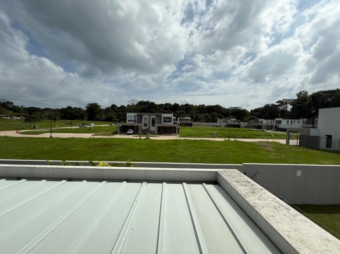 Venta de casa duplex en explora panama pacifico 
