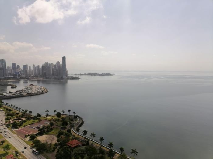 Hermoso apartamento con vista al mar en venta/beautiful apartment for sale with ocean view 