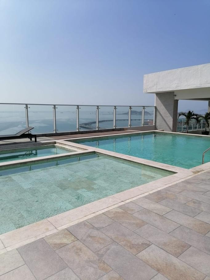 Hermoso apartamento con vista al mar en venta/beautiful apartment for sale with ocean view 