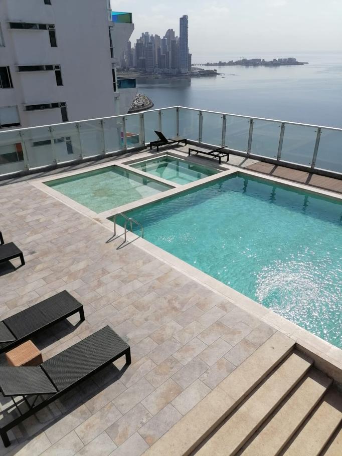 Hermoso apartamento con vista al mar en venta/beautiful apartment for sale with ocean view 