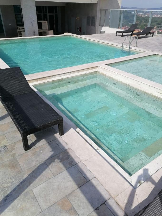 Hermoso apartamento con vista al mar en venta/beautiful apartment for sale with ocean view 