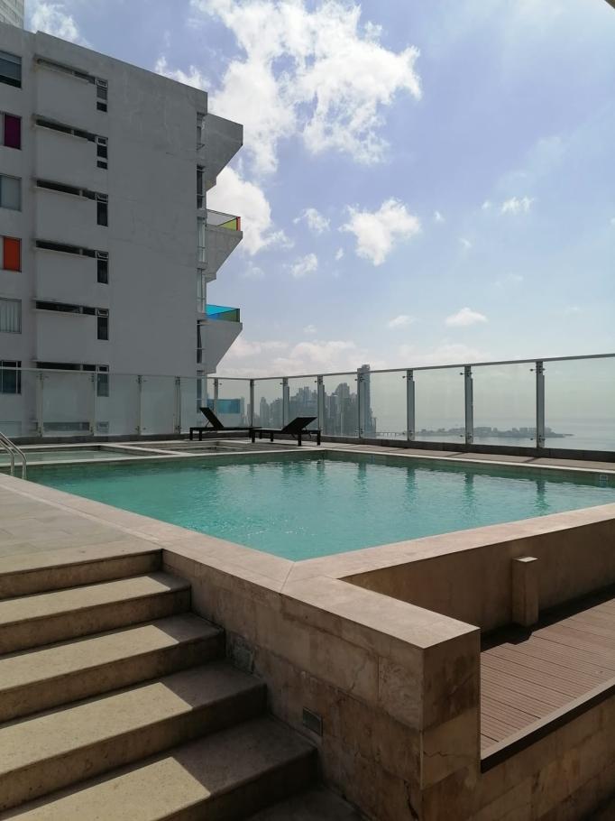 Hermoso apartamento con vista al mar en venta/beautiful apartment for sale with ocean view 