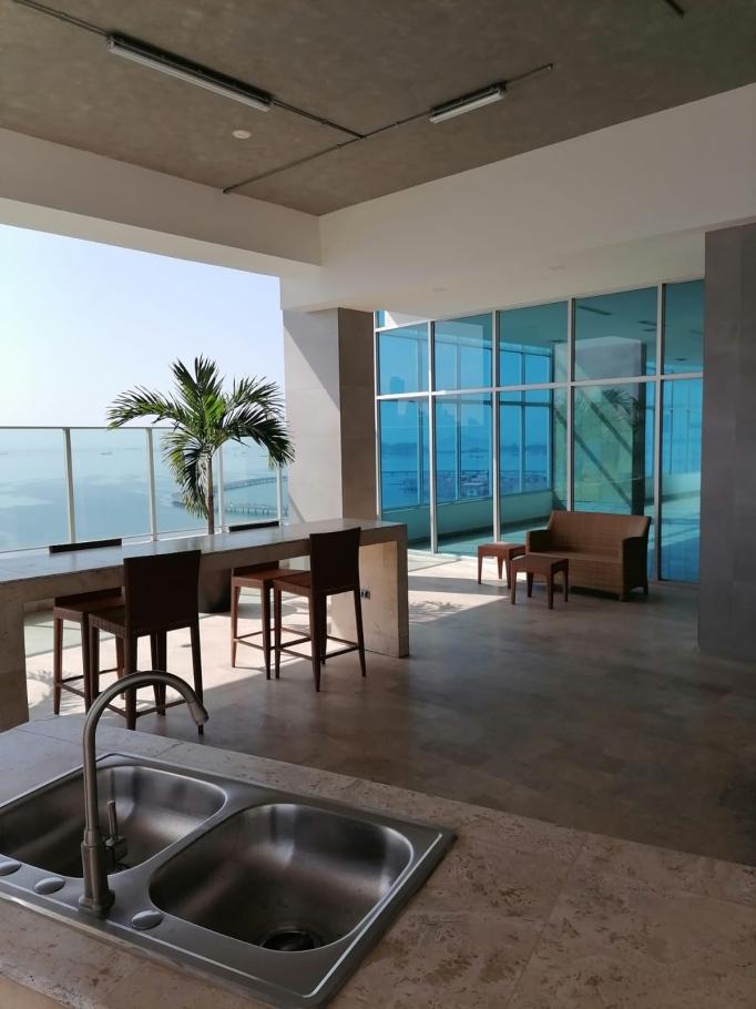 Hermoso apartamento con vista al mar en venta/beautiful apartment for sale with ocean view 
