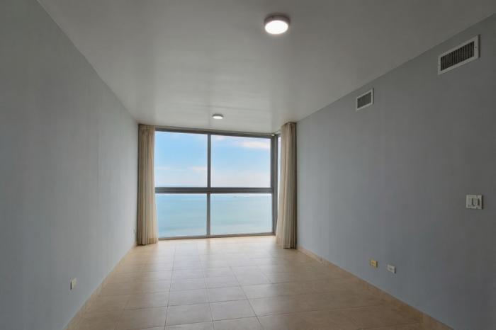 Hermoso apartamento con vista al mar en venta/beautiful apartment for sale with ocean view 