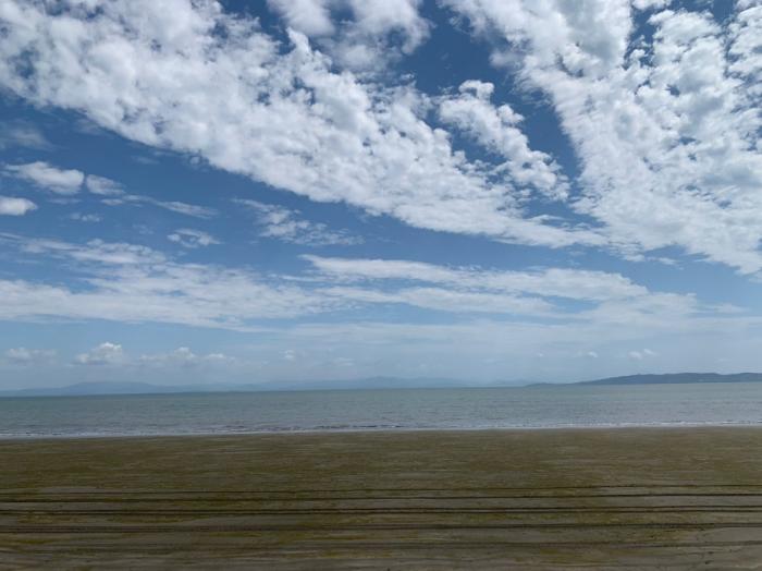 En venta: propiedad en playa hicaco frente a la playa