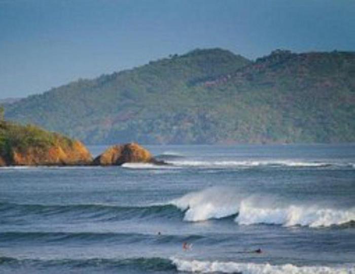 Se vende: propiedad de 7,000 m² con vista al mar y acceso privado en playa estero.