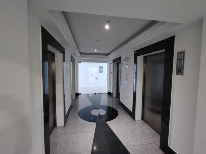 Se alquila o se vende oficina edificio sl55