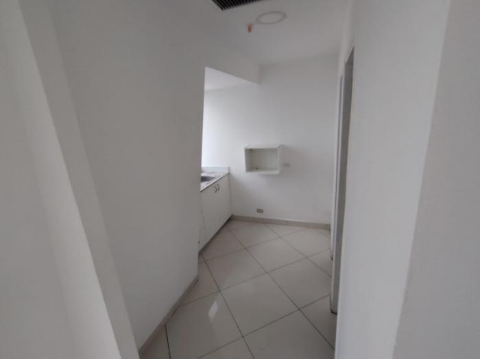 Se alquila o se vende oficina edificio sl55