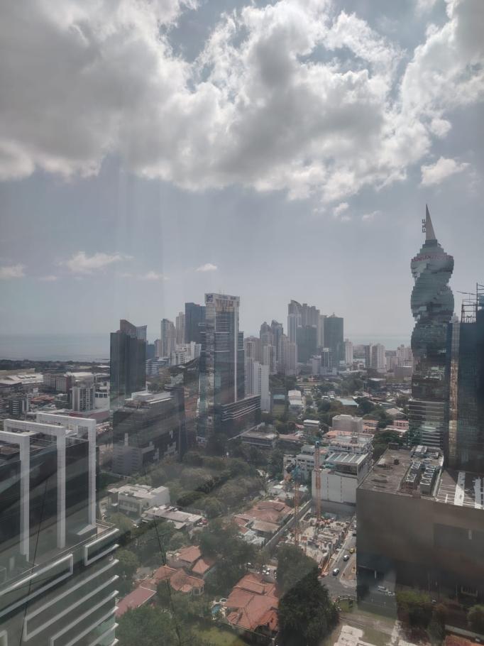 Se alquila o se vende oficina edificio sl55