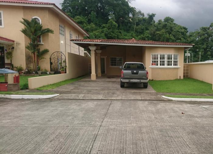 Casa venta en brisas del golf