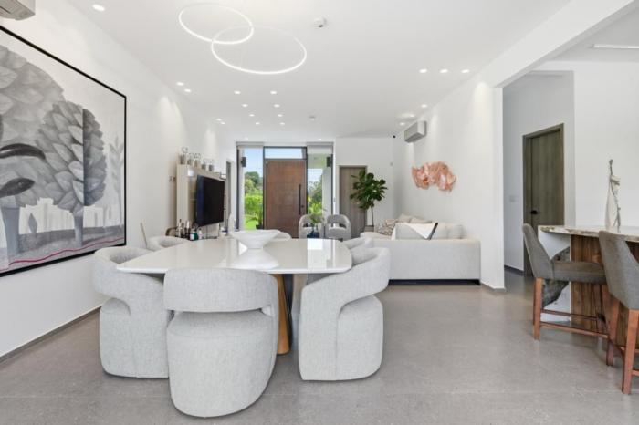 Vendo exclusiva casa con piscina y terraza, totalmente equipada