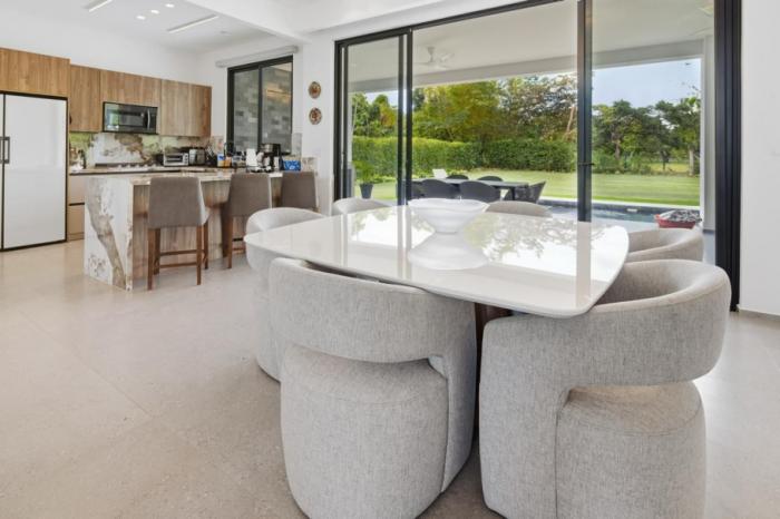 Vendo exclusiva casa con piscina y terraza, totalmente equipada