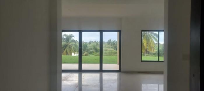  venta de casa reposeida en vista mar golf & beach