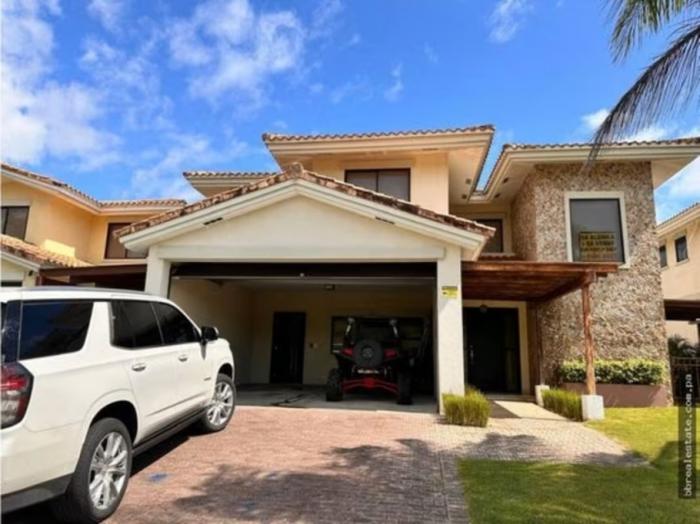 Venta de lujosa casa en vista mar, san carlos, panam