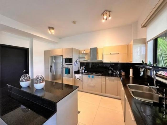Venta de lujosa casa en vista mar, san carlos, panam