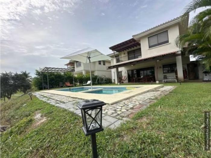 Venta de lujosa casa en vista mar, san carlos, panam