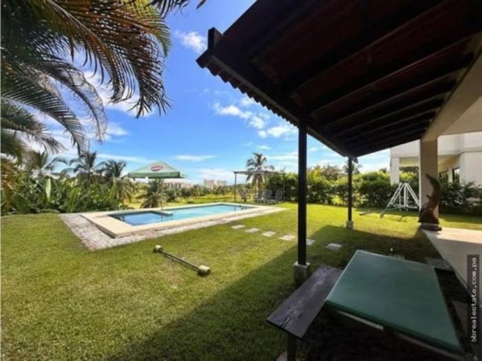 Venta de lujosa casa en vista mar, san carlos, panam
