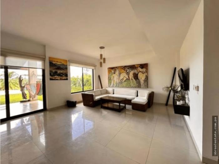 Venta de lujosa casa en vista mar, san carlos, panam
