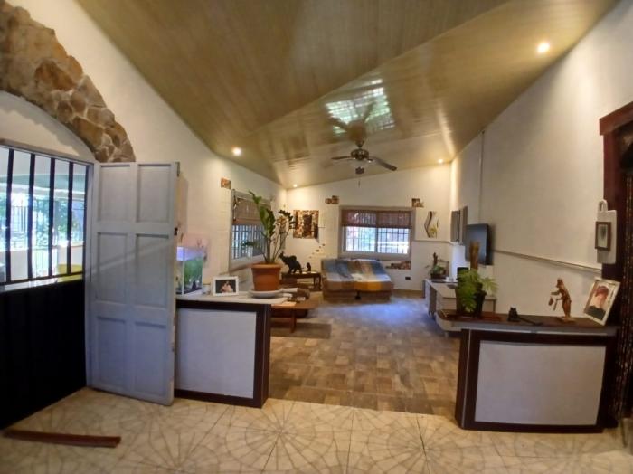 Spacious house on idyllic property