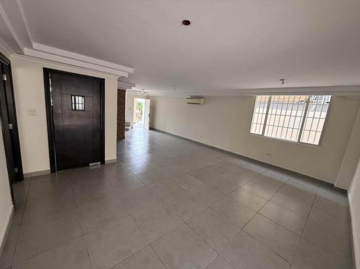 Venta de casa en brisas del golf
