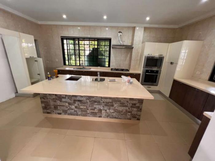 Venta de casa familiar en ancón, urbanización residencial llanos de cu...