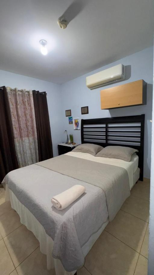 Alquilo casa de 2 niveles en ph las arboledas, la chorrera- $. 950