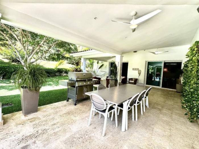 Alquiler de casa con piscina en bijao  