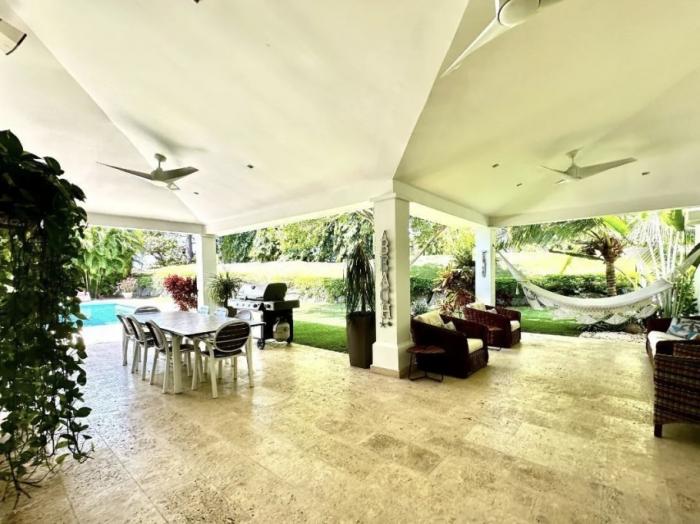 Venta de casa con piscina en bijao