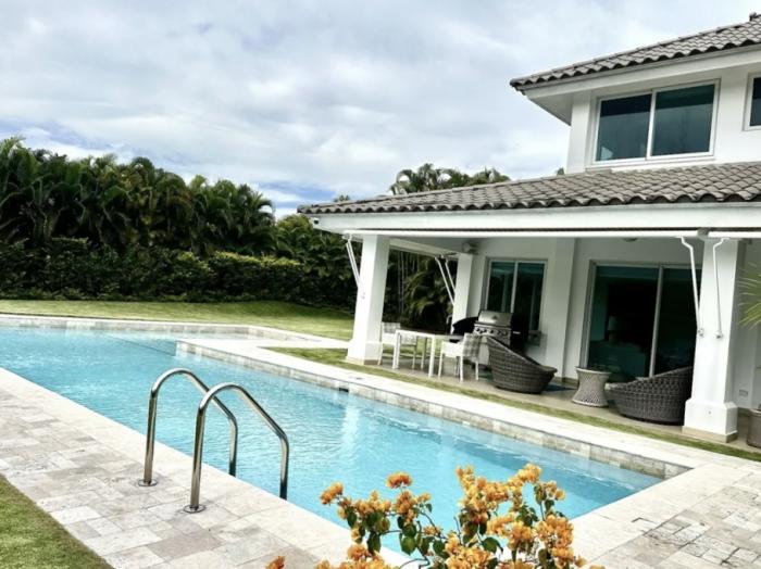 Venta de casa con piscina en cocoli