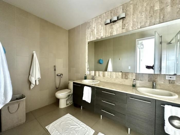 Venta de casa con piscina en cocoli