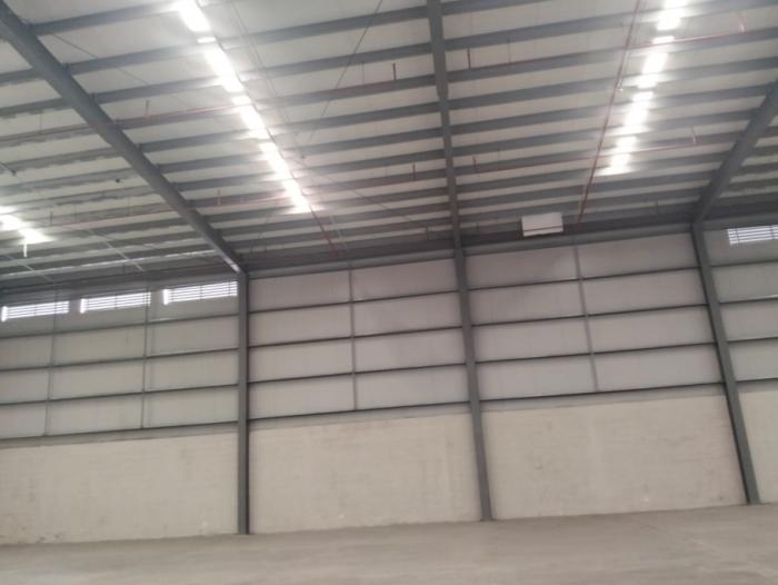 Se alquilan galeras desde 500m2 en adelante/warehouses for rent from 500m2