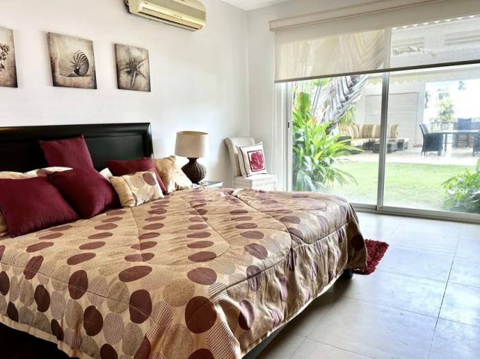 Venta de villa con piscina y vista al mar en bijao