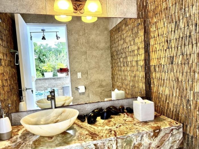 Venta de villa con piscina y vista al mar en bijao