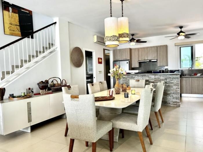 Venta de villa con piscina y vista al mar en bijao
