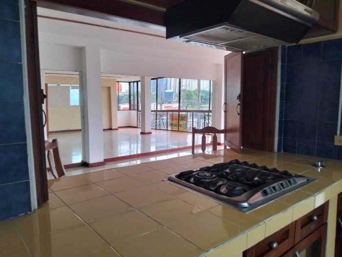 Se vende espacioso apartamento en san francisco/for sale spacious apartment in san francisco