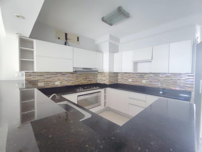 Se vende hermoso apartamento en p.h. harmony tower