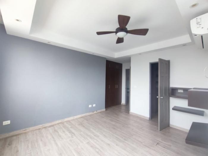 Se vende hermoso apartamento en p.h. harmony tower