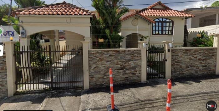 Se vende casa unifamilar con energía autosostenible en el centro de sa...
