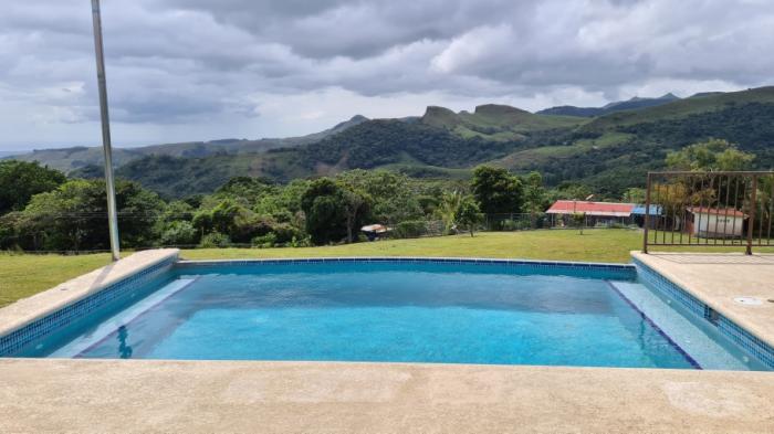 Se vende finca en la laguna a 20 minutos de coronado