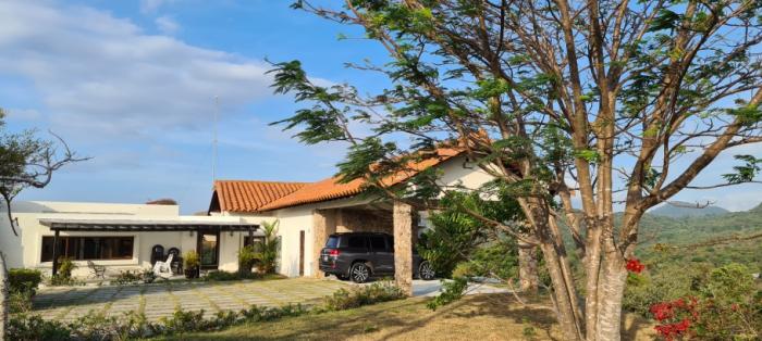 Se vende finca en la laguna a 20 minutos de coronado
