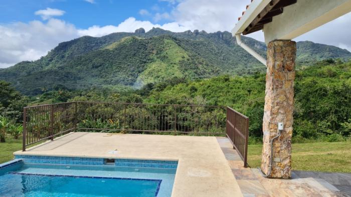 Se vende finca en la laguna a 20 minutos de coronado