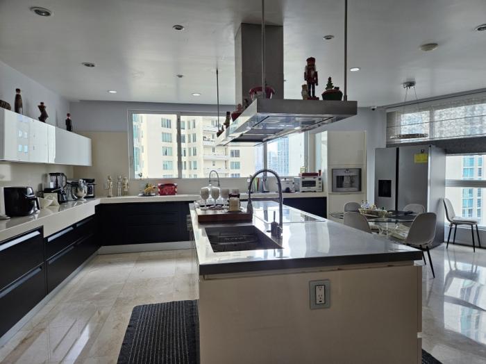 Se vende apartamento en punta pacífica