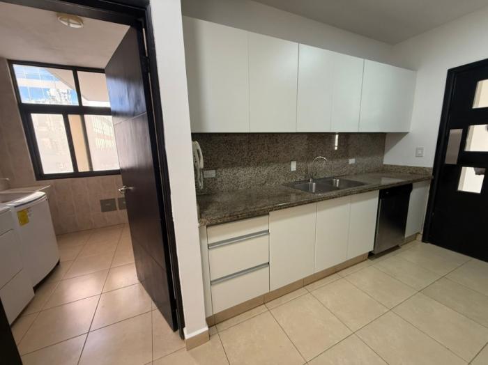 Venta de amplio apartamento en ph parque del mar i, costa del este