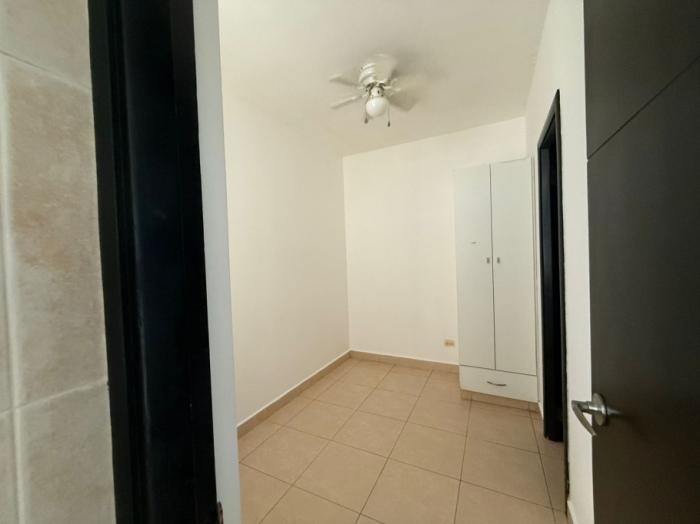 Venta de amplio apartamento en ph parque del mar i, costa del este